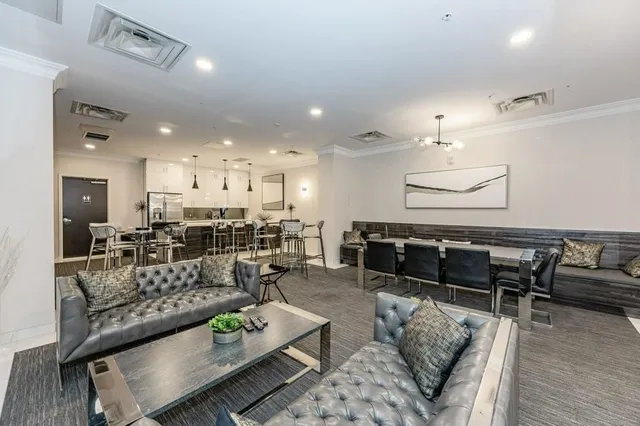 Additional image 38 of 118 KING St Unit 418