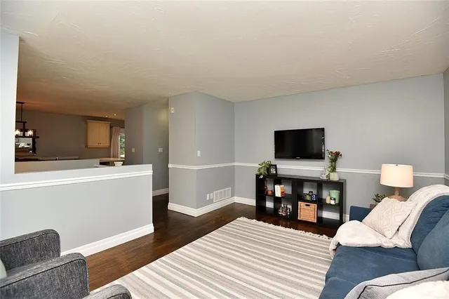 Additional image 12 of 4 JOYA Pl