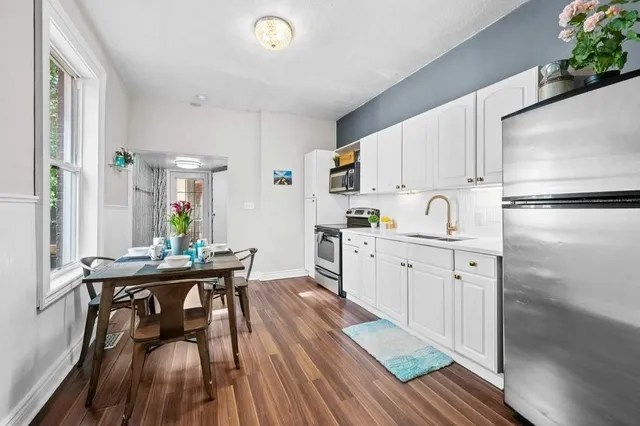 Additional image 29 of 130 MARKET St