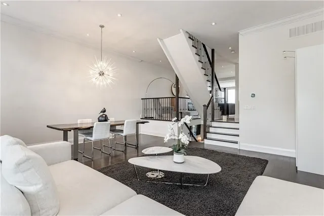 Additional image 5 of 1083 BEACH Blvd