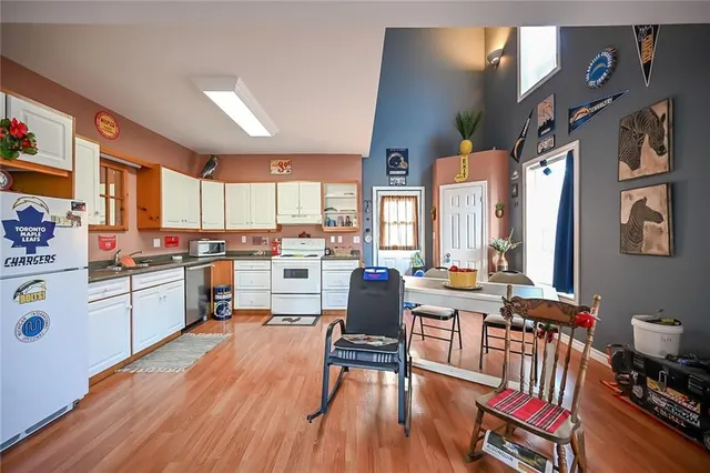 Additional image 16 of 129 LYNDEN Rd