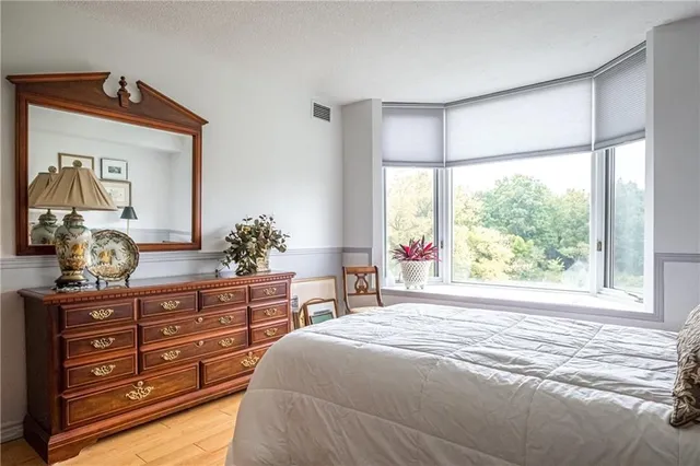 Additional image 15 of 180 LIMERIDGE Rd Unit 301