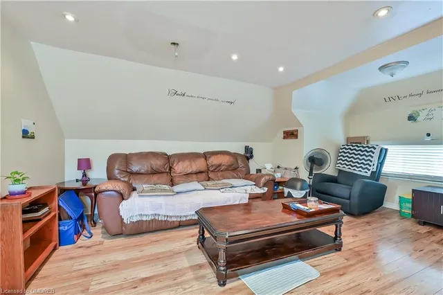 Additional image 15 of 139 Balsam Ave