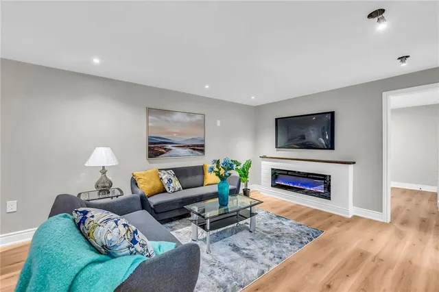 Additional image 37 of 165 BELLINGHAM Dr