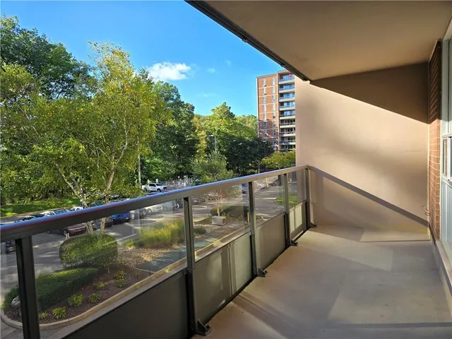 Additional image 30 of 1966 MAIN St Unit 504