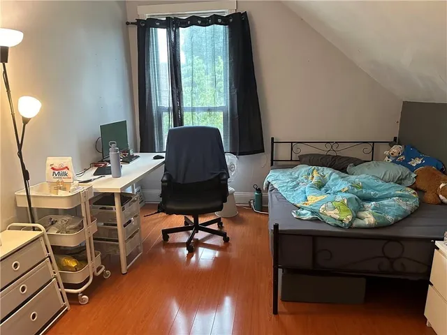 Additional image 16 of 57 EMERSON St