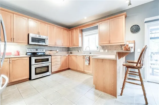 Additional image 12 of 72 SIDNEY Cres