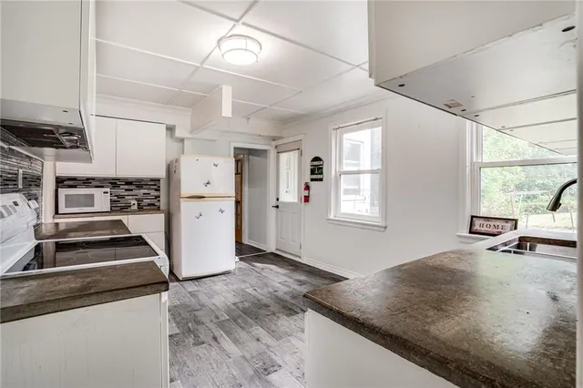 Additional image 35 of 170 LAKE Ave