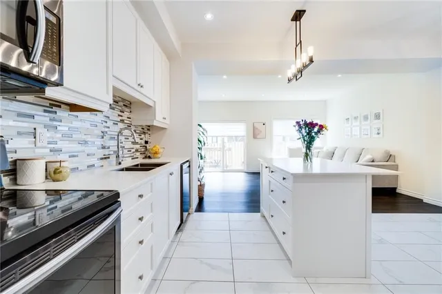 Additional image 25 of 32 GREENWICH Ave