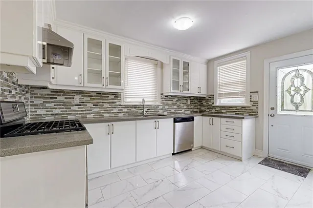 Additional image 11 of 192 WENTWORTH St