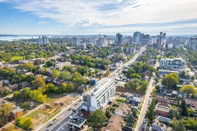 Additional image 32 of 415 Main St Unit 703