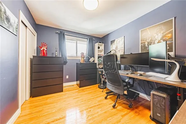 Additional image 16 of 52 HOOVER Cres