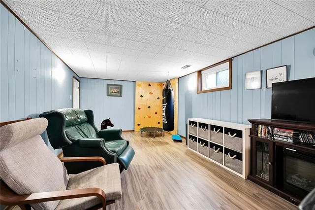 Additional image 31 of 8 LAMPTON Pl