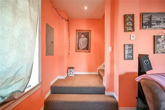 Additional image 40 of 129 LYNDEN Rd