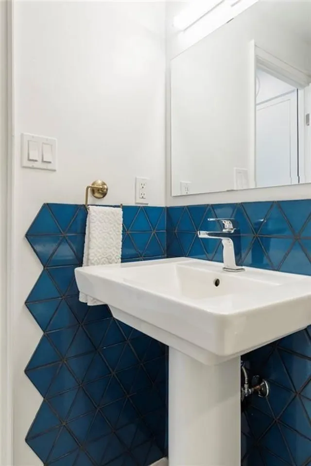 Additional image 30 of 36 JAMES St Unit 702