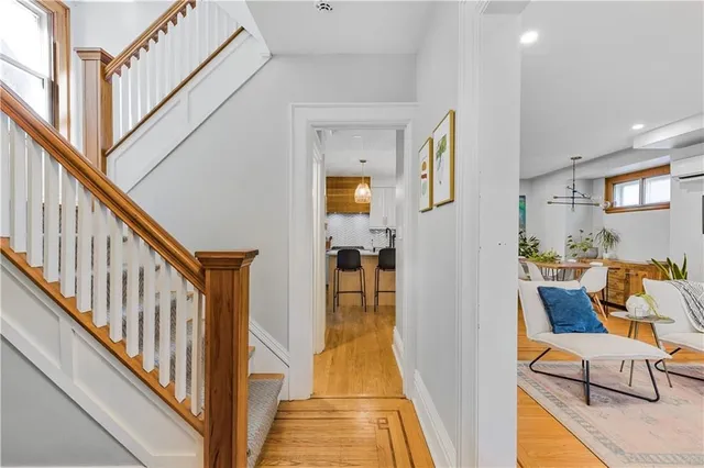 Additional image 5 of 74 HYDE PARK Ave