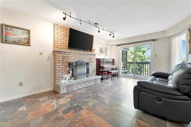 Additional image 24 of 210 BLUEBELL Cres