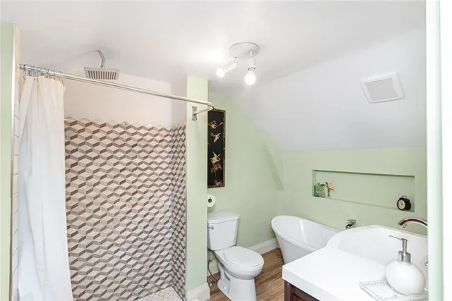 Additional image 44 of 205 WENTWORTH St