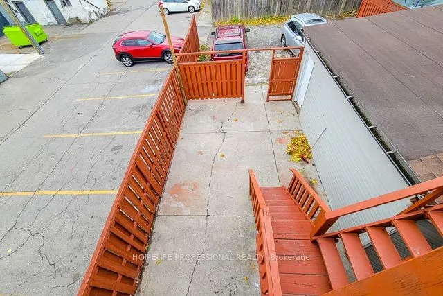 Additional image 13 of 300 Balmoral Ave