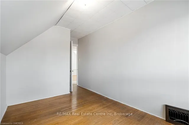 Additional image 23 of 40 GREIG St