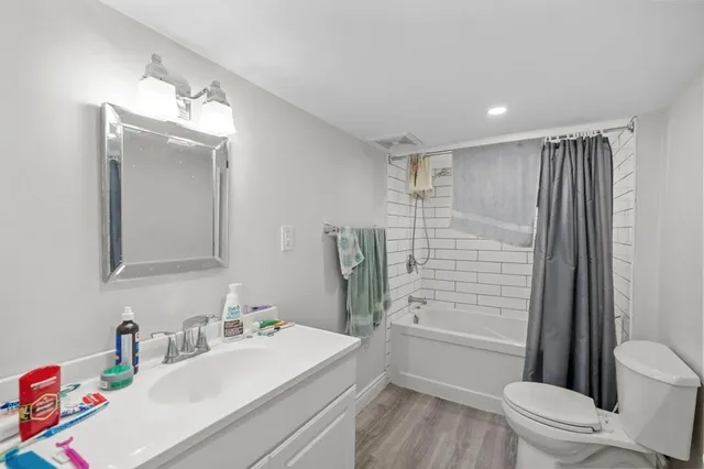 Additional image 29 of 350 JOHN St