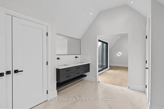 Additional image 28 of 21 Clare Ave