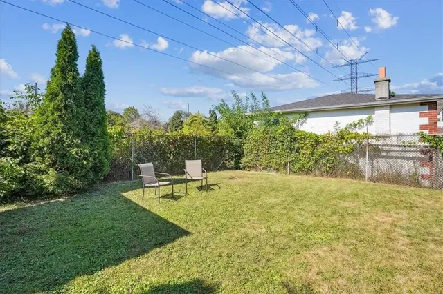 Additional image 38 of 408 COCHRANE Rd