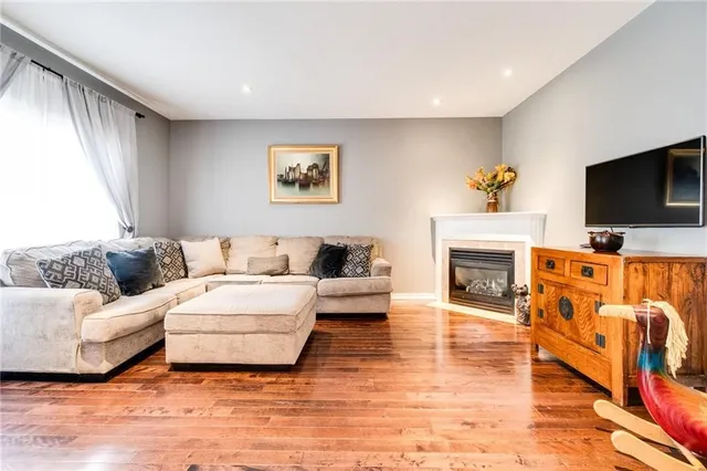 Additional image 21 of 72 SIDNEY Cres