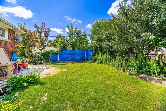 Additional image 38 of 44 Clarendon Ave