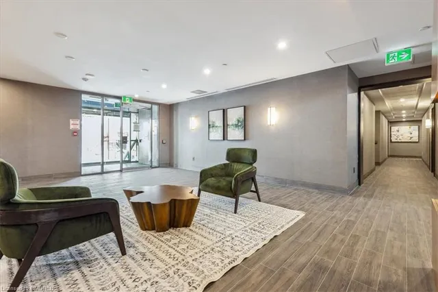 Additional image 5 of 450 Dundas St Unit 1001