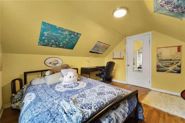 Additional image 18 of 105 WARD Ave