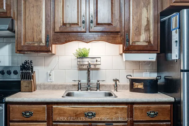 Additional image 9 of 52 Mayflower Ave