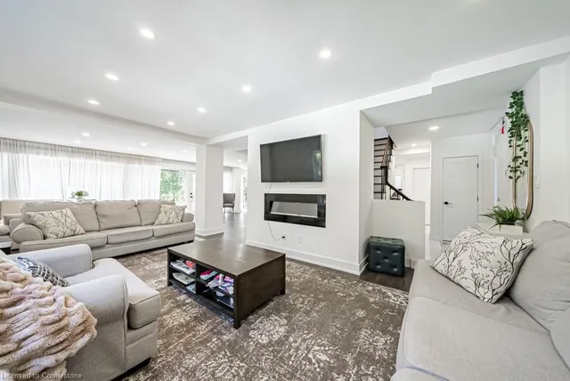 Additional image 23 of 704 Old Dundas Rd