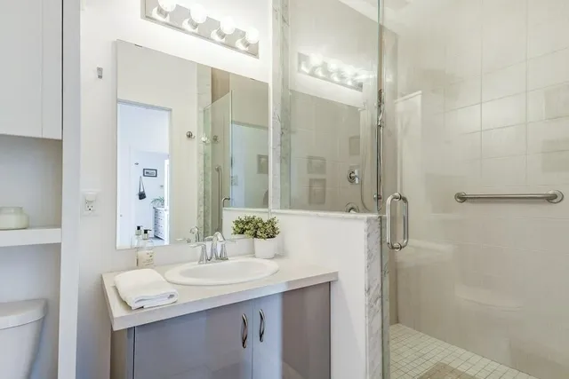 Additional image 13 of 125 SHOREVIEW Pl Unit 627