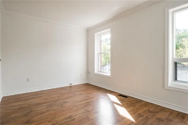 Additional image 37 of 235 YOUNG St