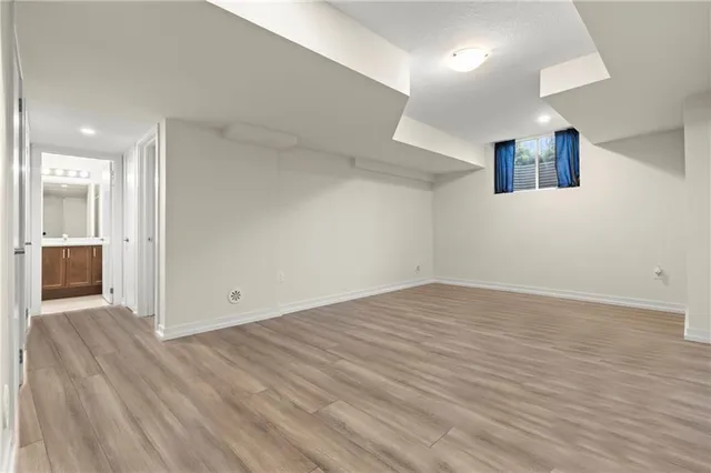 Additional image 24 of 590 NORTH SERVICE Rd Unit 29