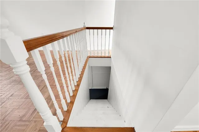 Additional image 20 of 103 EMERALD St