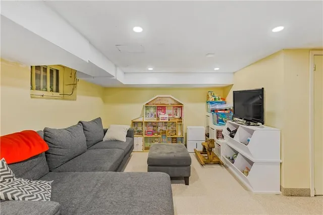 Additional image 36 of 74 HYDE PARK Ave