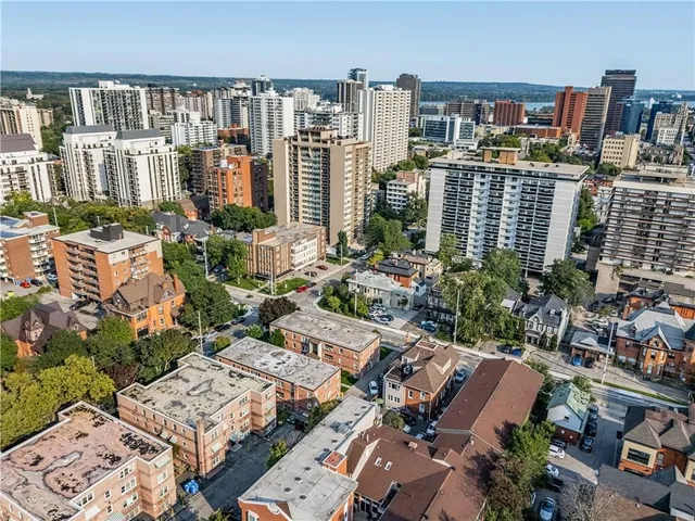 Additional image 41 of 227 MACNAB St Unit 14