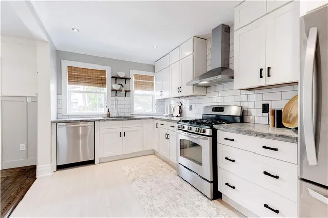 Additional image 19 of 248 PROVINCE St