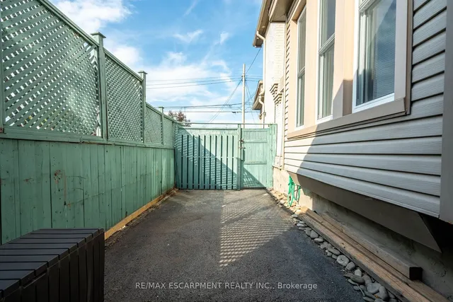 Additional image 32 of 30 Bristol St