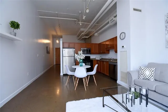 Additional image 6 of 66 Bay St Unit PH 807