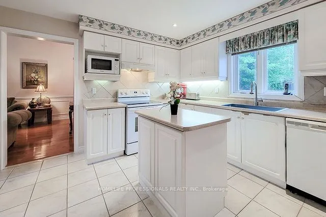 Additional image 23 of 88 Cabriolet Cres