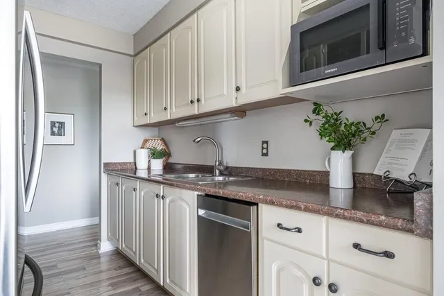 Additional image 16 of 75 QUEEN St Unit 507