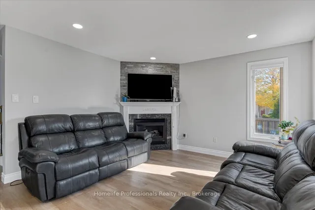 Additional image 13 of 55 Alexsia Crt