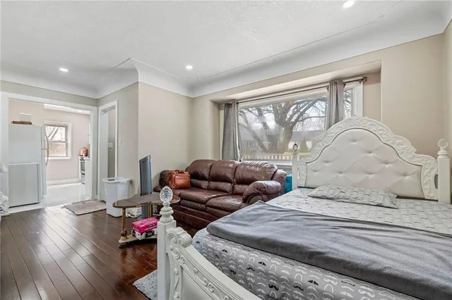 Additional image 4 of 38 LAKE Ave