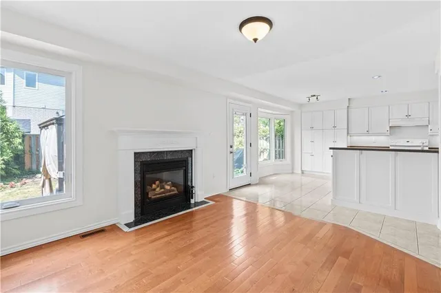 Additional image 19 of 80 STRATHROY Cres