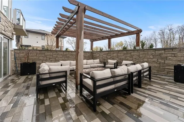 Additional image 31 of 16 MARKLE Cres Unit 202