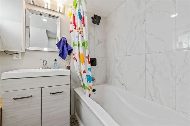 Additional image 14 of 38 LAKE Ave