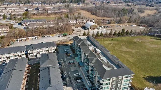 Additional image 33 of 16 MARKLE Cres Unit 202